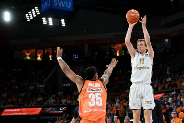 的人参与到 的人参与到